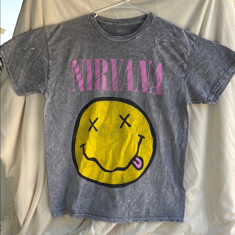 NIRVANA Gray and Yellow Short Sleeve Tee